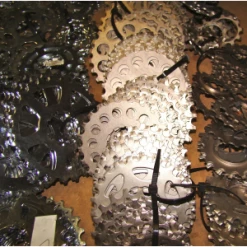 Lot Important De 1200 Pignons Miche Pour Shimano Et Campagnolo -Vélos Soldes Magasin lot important de 1200 pignons miche pour shimano et campagnolo 7